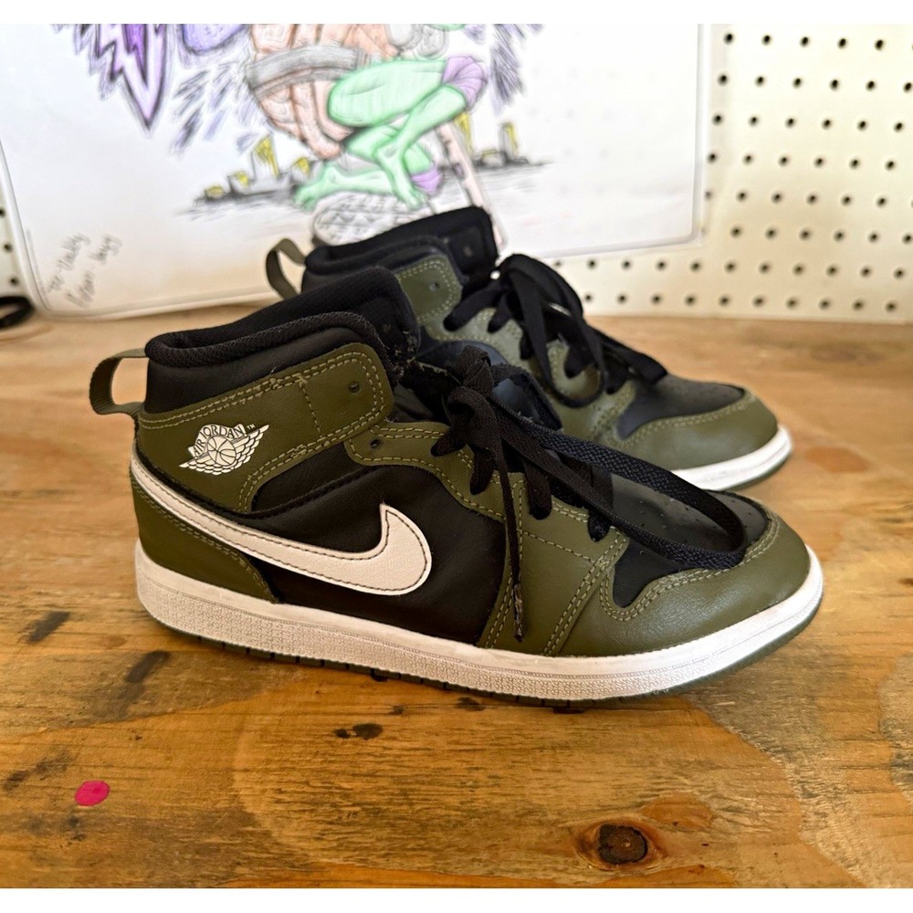 Jordan Air Jordan 1 Mid Unisex Kids US 2 Green Black White Lace-Up Sneakers